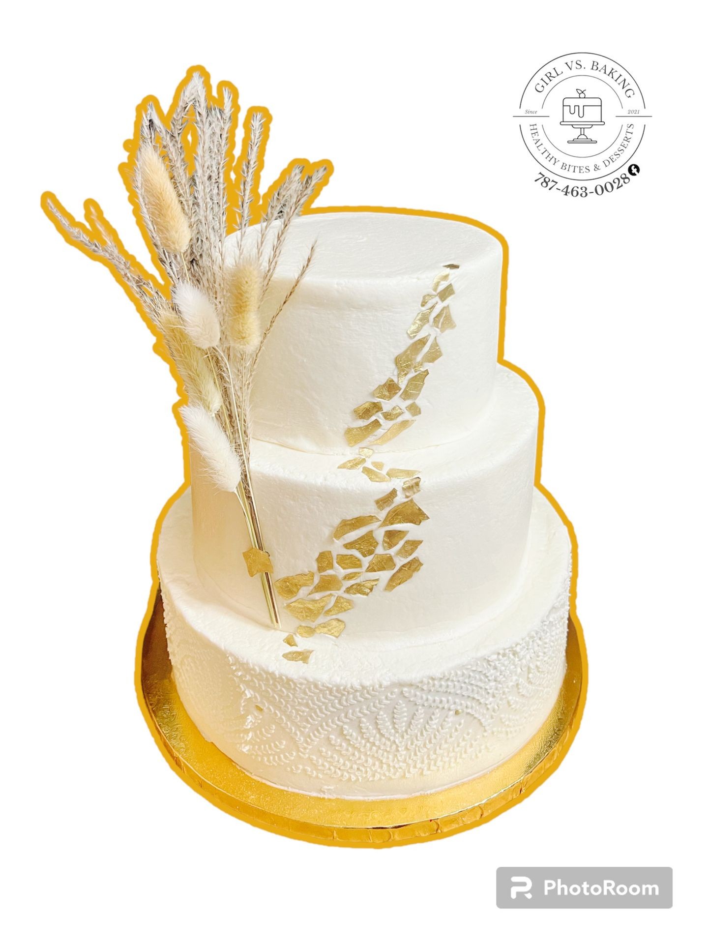 Wedding cake ivory gold vanilla vintage